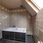 Cozy For 8 Guests *
