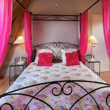 Cozy For 8 Guests
