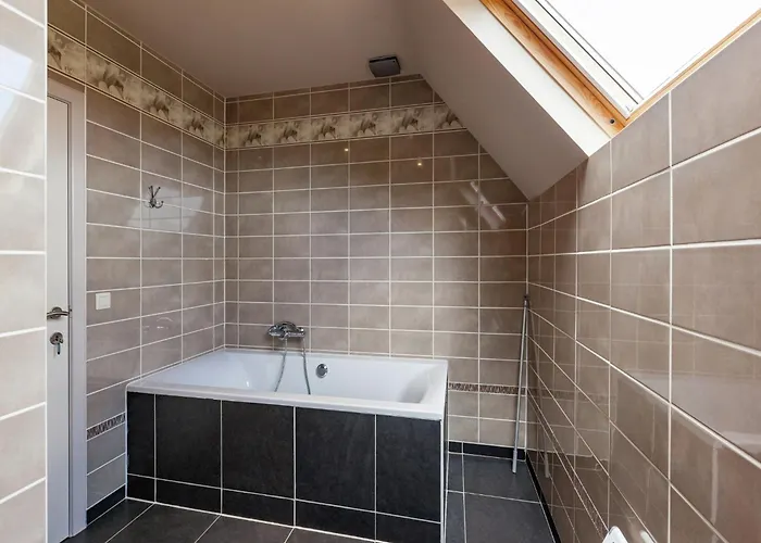 Cozy Cottage For 8 Guests *